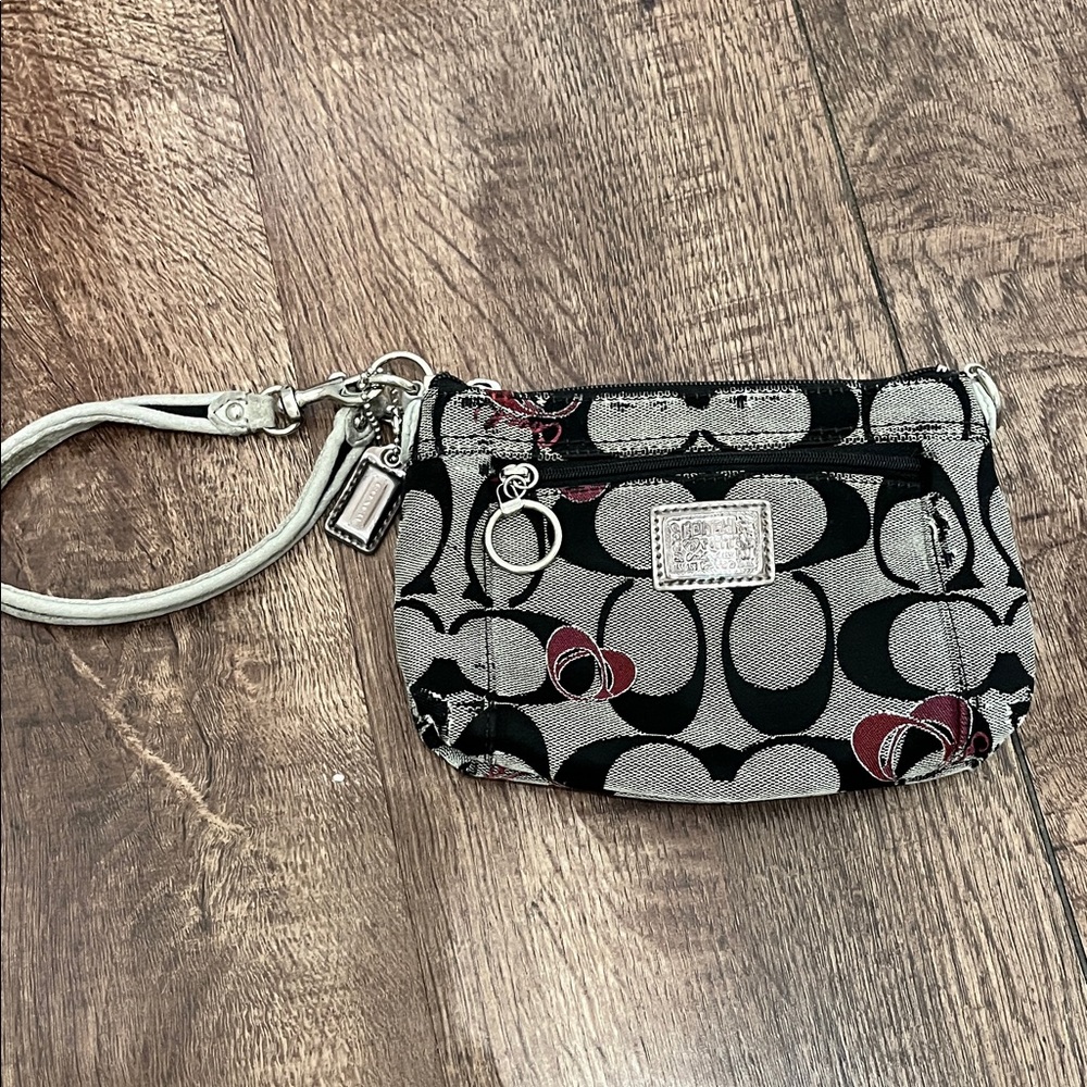 Coach Poppy Wristlet Y2K
